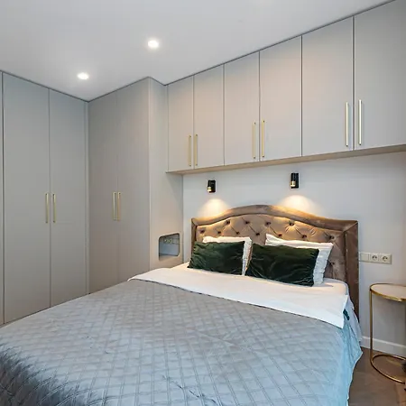 Butas Brand New In Old Town By Hostlovers *