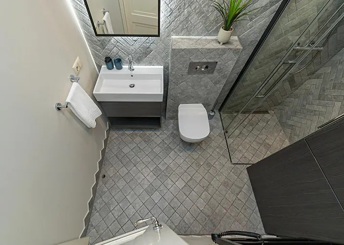 Brand New In Old Town By Hostlovers *